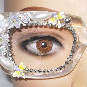 4.00 SQUARE READING GLASSES GARDEN THEME SILVER & PEARLS